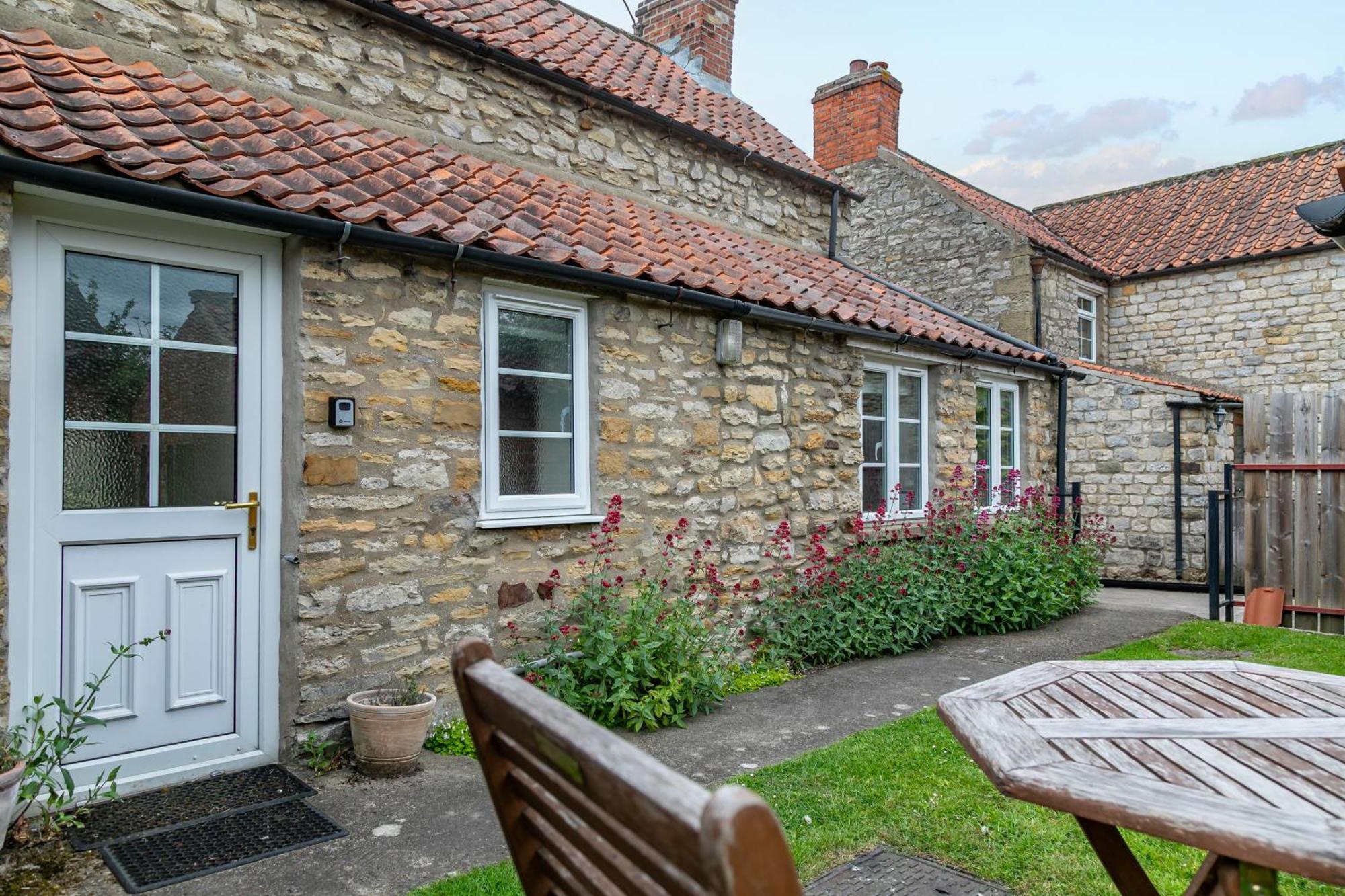 Pretty Yorkshire Stone Cottage Harome Exterior photo